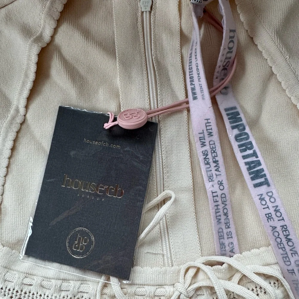 House of CB Caprice Cream Lace dress - Picture 7 of 14